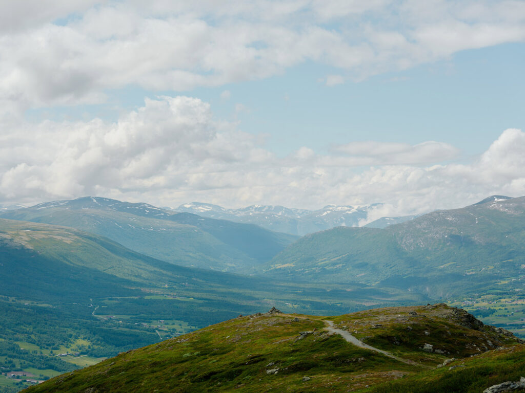 Nabolaget på Oppdal - utsikt over fjellene